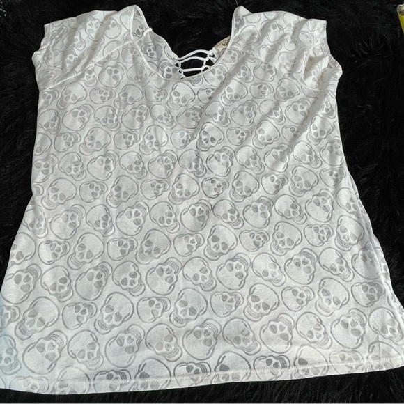 I’m in Love with Derek Heart skull tee shirt, 3X - Picture 5 of 9